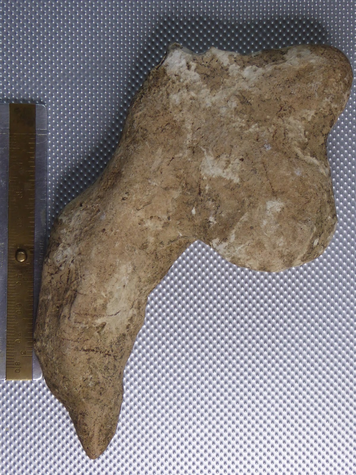 Selected manuport: stable motif without modification